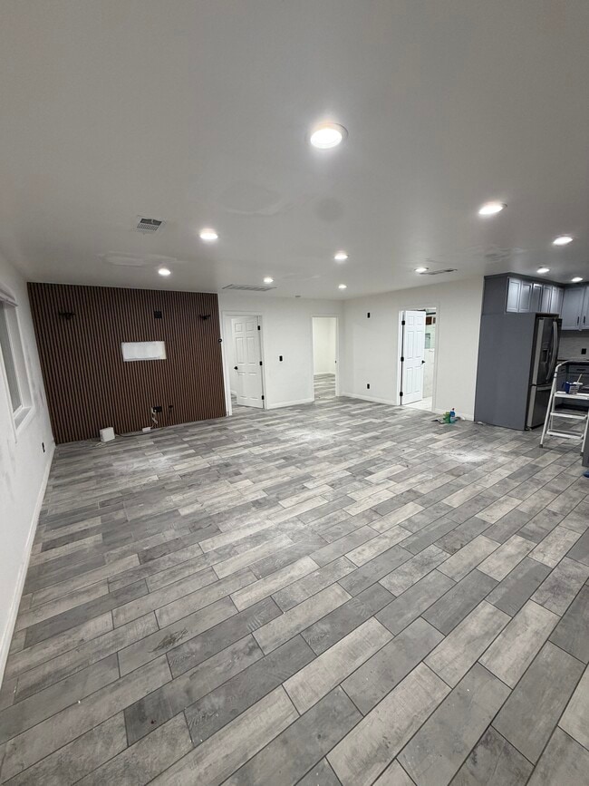 property at 2207 S Burnside Ave