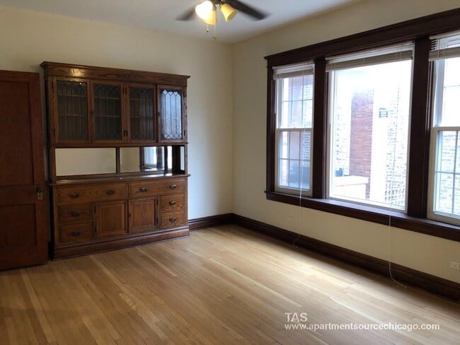 1434 W Addison St, Unit 2 in Chicago, IL - Foto de edificio - Building Photo