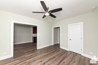 485 Roger Williams Ave, Unit 725-12 in Highland Park, IL - Building Photo - Building Photo