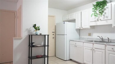 1700 SW 16th Ct in Gainesville, FL - Building Photo - Building Photo
