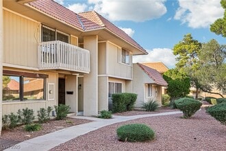 2414 Paradise Village Way in Las Vegas, NV - Building Photo - Building Photo