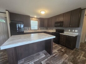 44 Sparrow Hill Dr in Orion Township, MI - Building Photo