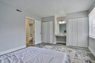 Scarlet Pointe Apartments