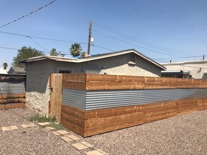 1026 E Pierce St in Phoenix, AZ - Foto de edificio - Building Photo