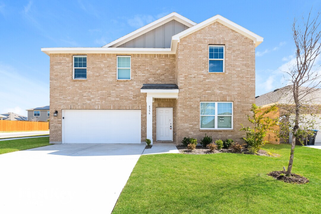 8356 Hawkview Dr in Fort Worth, TX - Building Photo