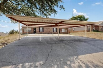 207 W Owens St in Weatherford, TX - Building Photo - Building Photo