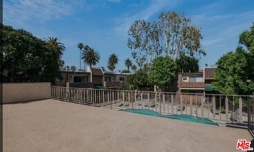 17900 Sherman Way in Los Angeles, CA - Building Photo - Building Photo