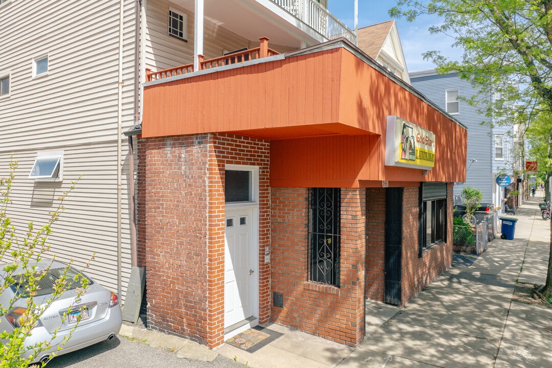 241 Highland Ave in Somerville, MA - Foto de edificio
