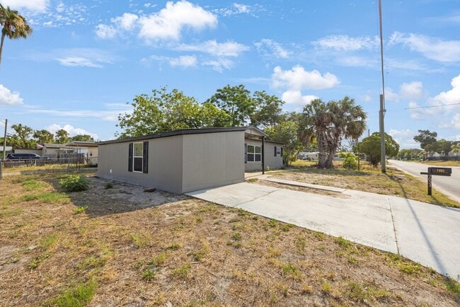 7031 Terrace Dr in Hudson, FL - Building Photo - Building Photo