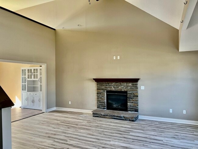 8611 Springberry Dr in Fort Wayne, IN - Building Photo - Building Photo