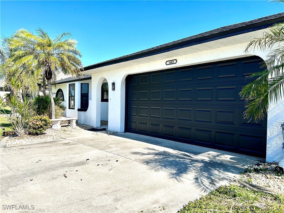 3803 SW 6th Ave in Cape Coral, FL - Building Photo