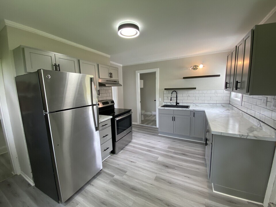 28 Victoria St W in Saint John, NB - Building Photo