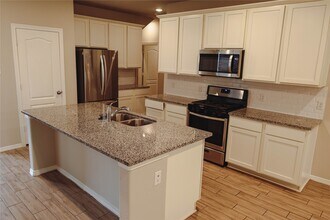 10818 Catclaw Ct in Tomball, TX - Building Photo - Building Photo