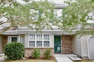 145 Horse Run Dr in Chesapeake, VA - Building Photo
