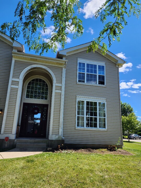 6700 Pine Ln in Carpentersville, IL - Foto de edificio