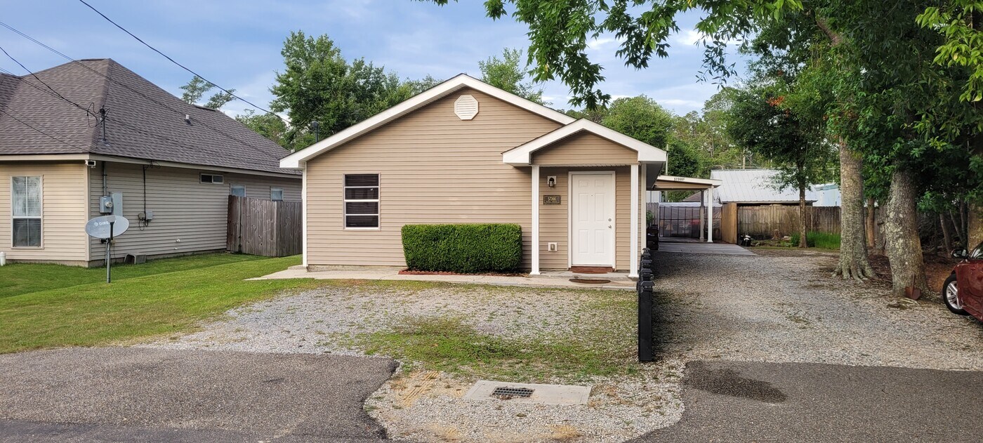 57366 Maple Ave, Unit E in Slidell, LA - Building Photo