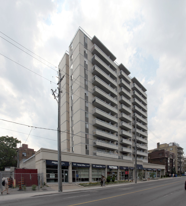 1500 Bathurst in Toronto, ON - Building Photo