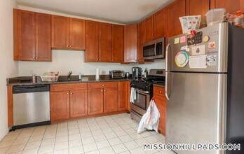 878 Huntington Ave in Boston, MA - Building Photo - Building Photo