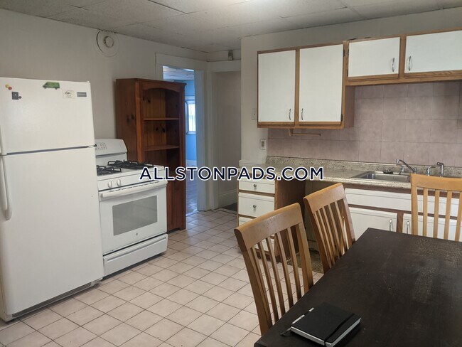 63 Easton St in Boston, MA - Building Photo - Building Photo