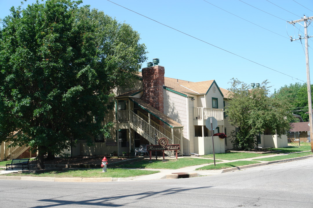 Riverside Chalet Apartments in Wichita, KS - Building Photo