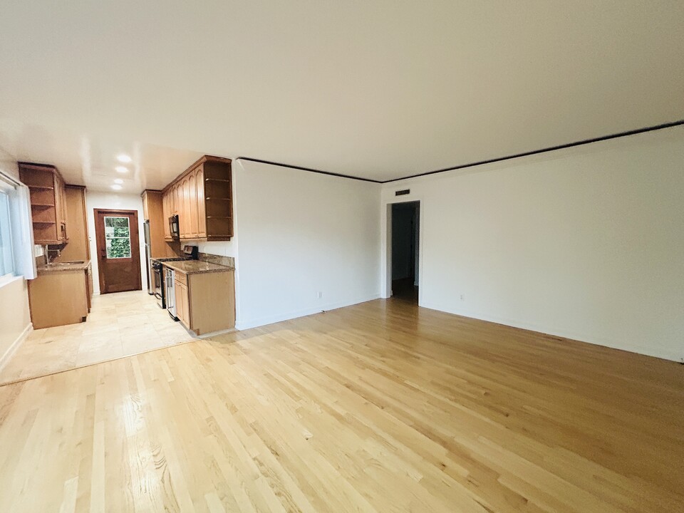 3645 Kelton Ave, Unit 2 in Los Angeles, CA - Building Photo