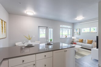 5 Points Apartments in Vancouver, WA - Foto de edificio - Building Photo