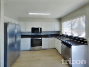 7331 W Mountain View Rd in Peoria, AZ - Building Photo - Building Photo