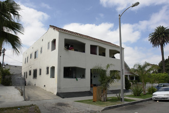 5722 Camerford Ave in Los Angeles, CA - Building Photo - Building Photo