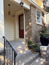 21 S Clinton St in Doylestown, PA - Foto de edificio - Building Photo