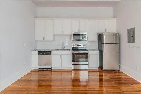 1090 10th St N in St. Petersburg, FL - Building Photo - Building Photo