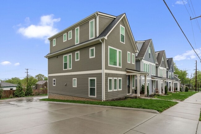 2006 Manchester Ave in Nashville, TN - Building Photo - Building Photo