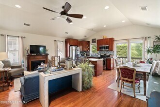 13 Meadowbrook Ave in Rumson, NJ - Building Photo - Building Photo