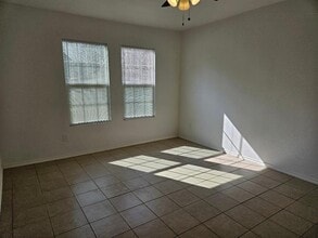 105 Ila St in Elgin, TX - Building Photo - Building Photo