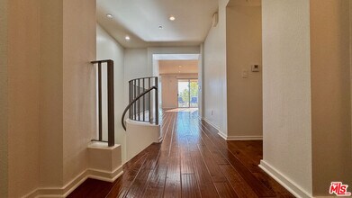 2111 S Beverly Glen Blvd in Los Angeles, CA - Building Photo - Building Photo