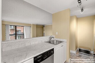 15 North Beacon St, Unit 405 in Boston, MA - Building Photo - Building Photo