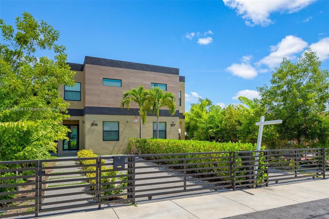 3619 SW 27th St in Miami, FL - Building Photo