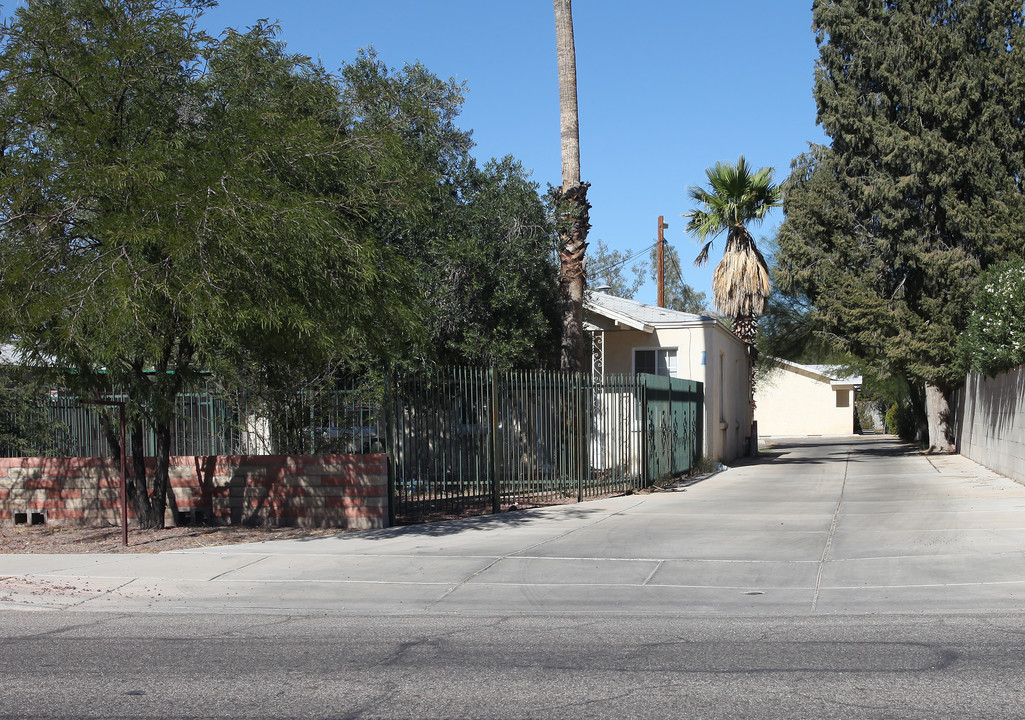 3213 E Blacklidge Dr in Tucson, AZ - Foto de edificio