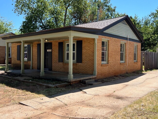 318 E Harmon Dr in Midwest City, OK - Building Photo - Building Photo