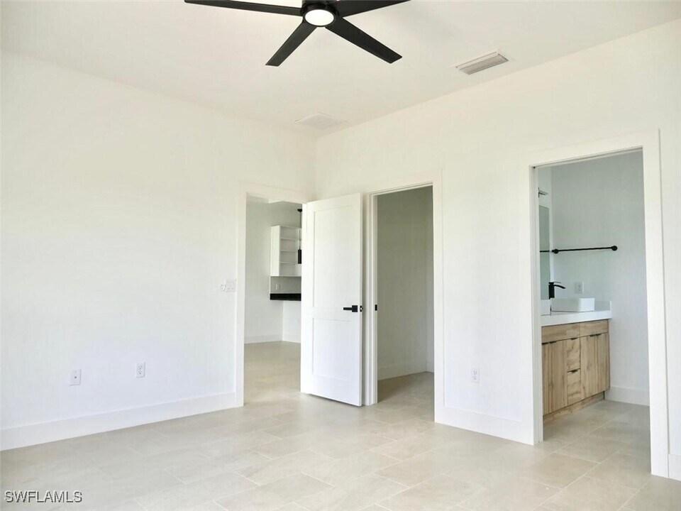 918 Eisenhower Blvd in Lehigh Acres, FL - Building Photo