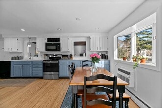 84 Birchwood Dr in North Kingstown, RI - Building Photo - Building Photo