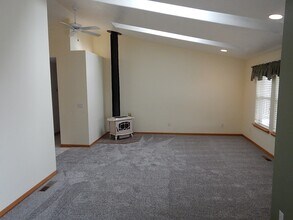 2598 NE Yellowpine Rd in Prineville, OR - Building Photo - Building Photo