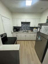 323 NW 108th St, Unit 1 in Miami, FL - Building Photo - Building Photo