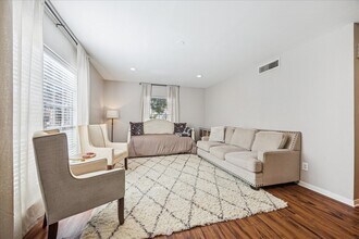 1809 Stoney Brook Dr in Houston, TX - Foto de edificio - Building Photo