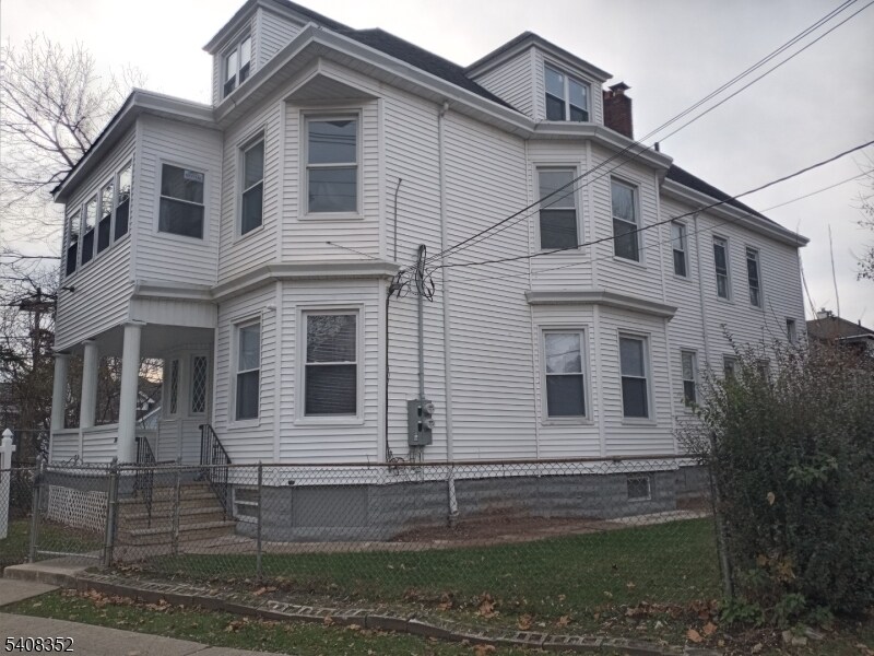 32 Vreeland Ave in Paterson, NJ - Building Photo