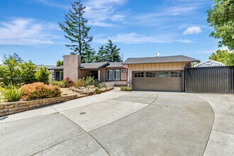 13431 Holiday Ct in Saratoga, CA - Building Photo - Building Photo