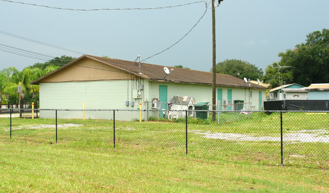 1027 E Myers Blvd in Groveland, FL - Building Photo - Building Photo