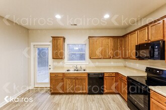 611 White Oak Cir in Lincoln, AL - Foto de edificio - Building Photo