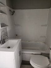 2404 E Randolph Ave in Enid, OK - Building Photo - Building Photo