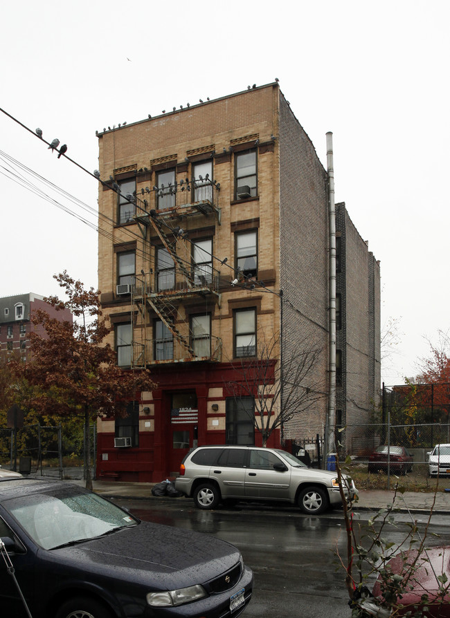 1824 Washington Ave in Bronx, NY - Foto de edificio - Building Photo