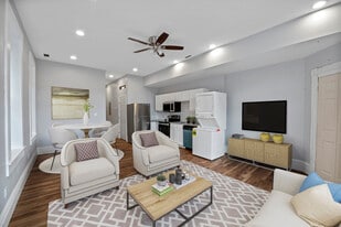 2146 Victor St, Unit 1st Floor